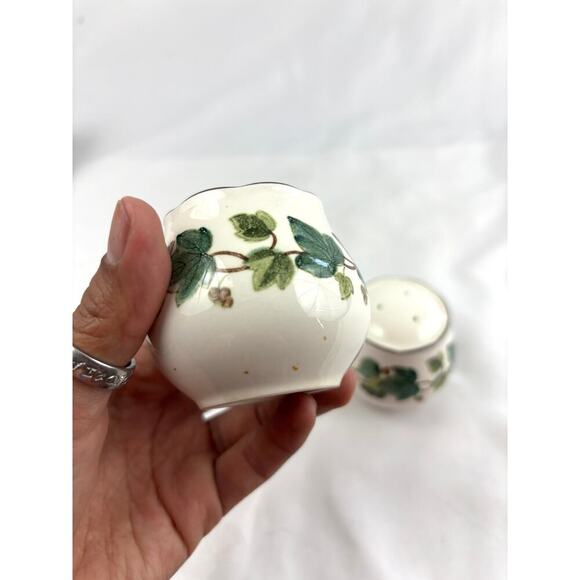 VTG Green Ivy Plant Salt and Pepper Ceramic Shakers Japan Set - Picture 10 of 16